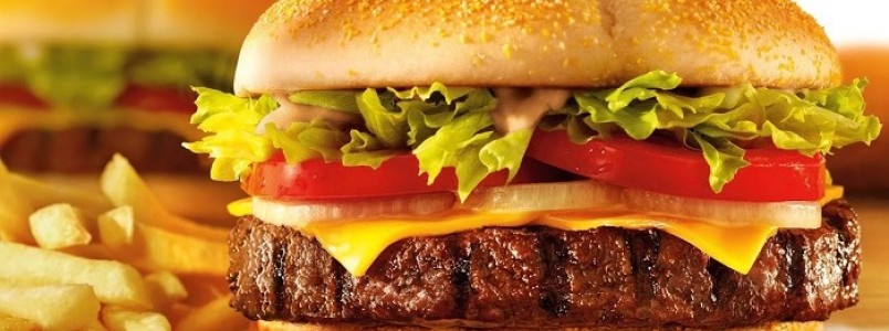 Anvisa proíbe venda de hambúrguer de duas empresas envolvidas na Carne Fraca