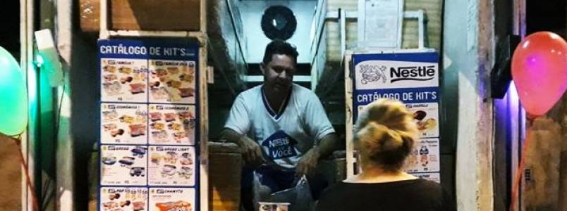Caminhão da Nestlé: Sempre atendendo com carinho seus clientes