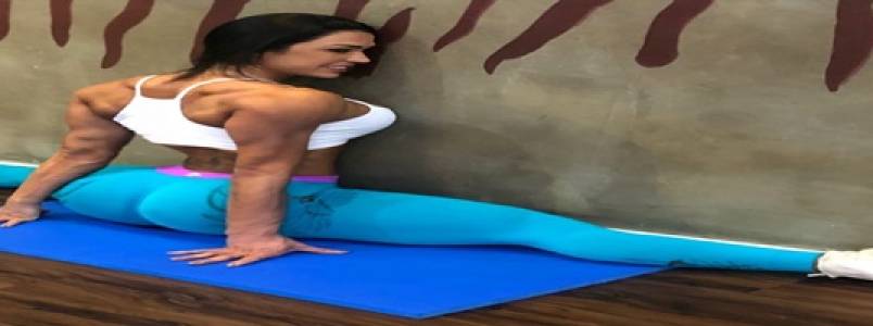 Gracyanne Barbosa exibe flexibilidade no Instagram e comemora