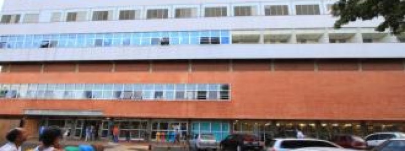 Concurso oferece 2.460 vagas em hospitais universitários com salários de até R$ 10.350; confira