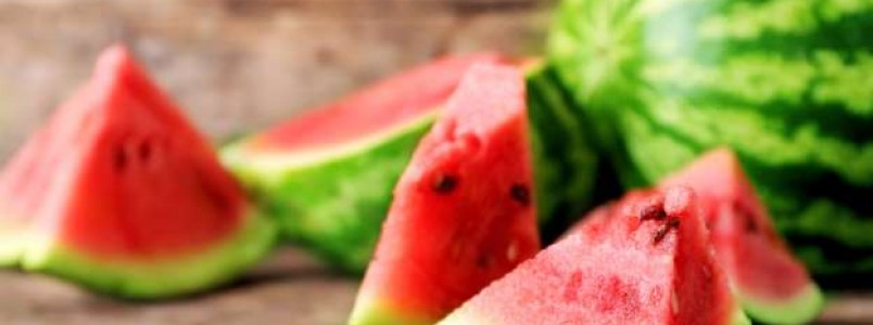 7 alimentos que ajudam a combater o inchaço