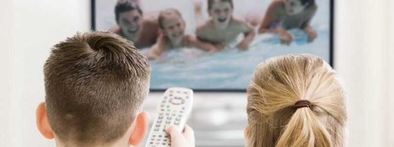 Aqueles 5 minutos a mais na frente da TV podem ser prejudiciais para seu filho