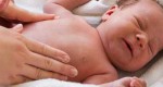 Cuidados a ter com o bebê na limpeza dos genitais e do cordão umbilical