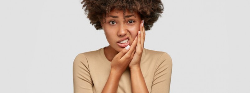 Alimentos, palitos e escova inadequada podem causar sensibilidade nos dentes