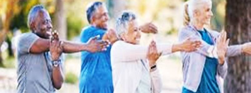 Exercícios simples fortalecem pernas de idosos e promovem autonomia