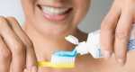 Escovao adequada ajuda a proteger os dentes e gengivas