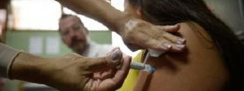 Em uma semana, PBH vacina 7% do pblico-alvo contra HPV nas escolas