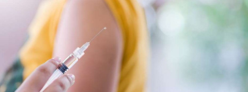 Infectologista: tomar mais de uma vacina não significa maior proteção
