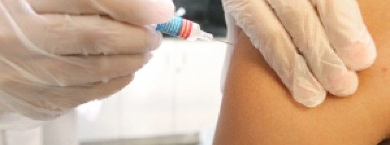 Postos de saúde abrem neste sábado para vacinação contra gripe; 7 pessoas já morreram em Minas