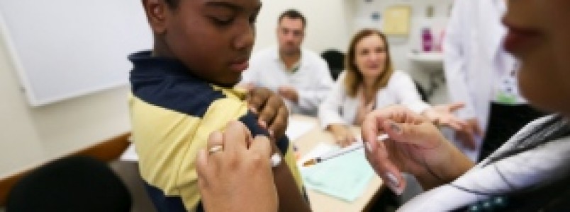 Indicação da vacina de HPV será ampliada para meninos até 15 anos