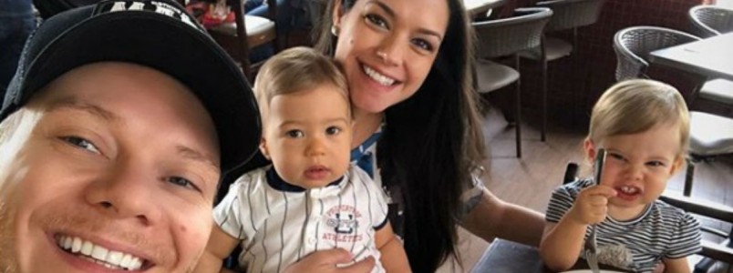 Michel Teló dá presente de Dia das Mães bem diferente para Thaiís Fersoza
