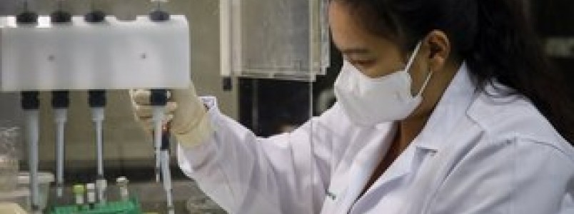 Covid-19: mais promissora, vacina de Oxford tem cadeia de produção iniciada
