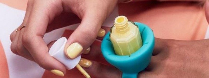 Suporte de esmaltes que vai tornar a manicure caseira ainda mais simples