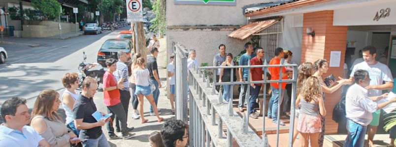Risco de complicações da vacina de febre amarela não reduz procura por imunização