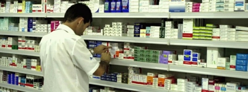 Remédios contra HIV e hepatite C serão produzidos no país para ofertar no SUS