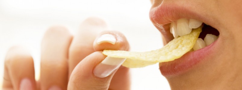 "Dietas milagrosas da internet" oferecem risco à saúde, alerta nutricionista