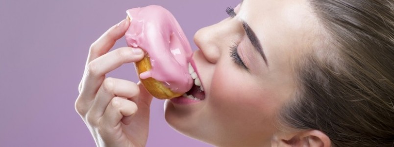 Minha amiga ama comer doce depois do almoço. Você também? Saiba o motivo e como evitar