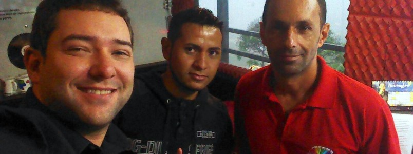Equipe 93 FM: Locução alegre, versátil e objetiva 