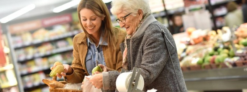 Intenção de consumo das famílias brasileiras cresce em outubro, aponta CNC