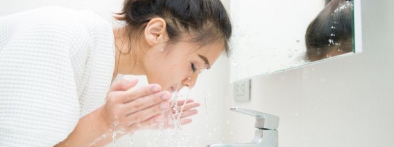 Transpiração e oleosidades: 5 dicas para mulheres evitarem o problema no verão