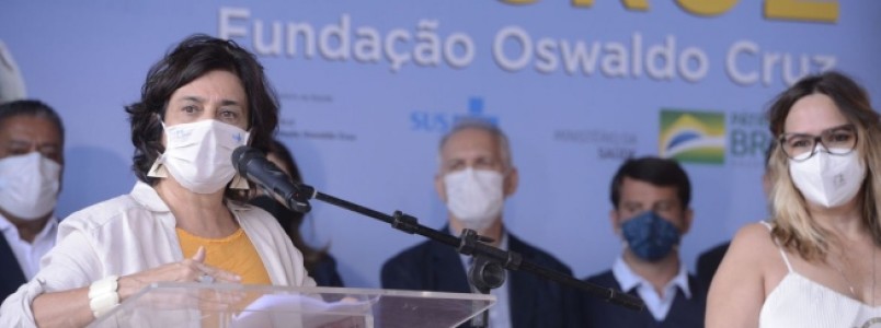 Fiocruz negocia mais 15 milhões de doses de vacina da AstraZeneca