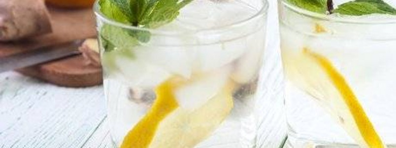 Beber água com rodela de limão pode corroer os dentes, diz estudo