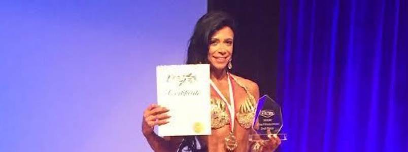 Aos 33 anos e mãe de três filhos, brasileira leva título fitness nos EUA