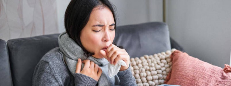 Coqueluche  conhecida como tosse comprida; saiba quais so os sintomas e como  o tratamento