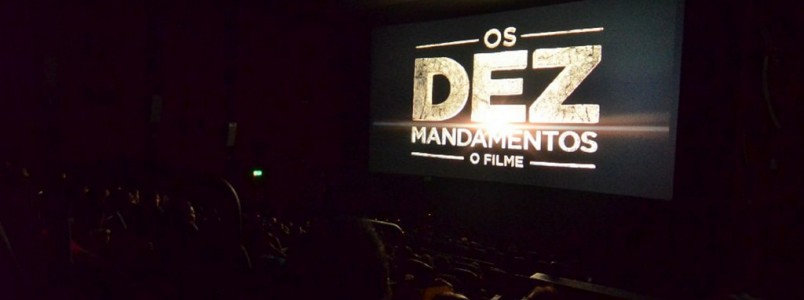 Estilo F: Estreia de Os Dez Mandamentos  O filme arrasta multides para os cinemas