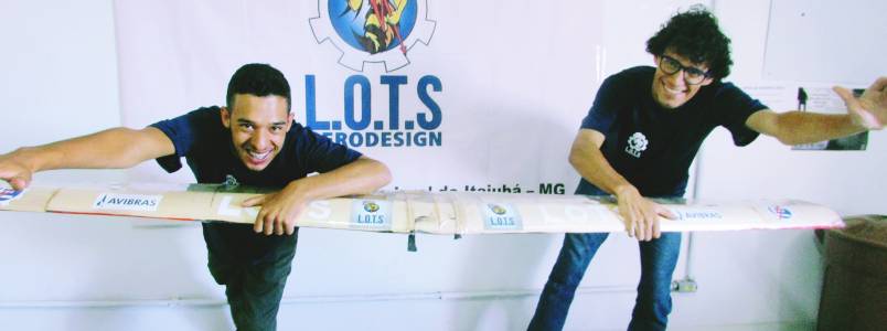 Estudantes em Itabira (MG) produzem aviões para competições nacionais