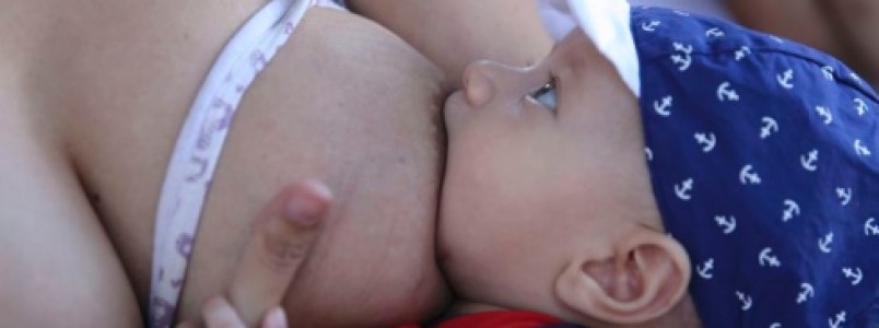 Anticorpos contra Covid-19 podem passar para bebês pelo leite materno, diz estudo