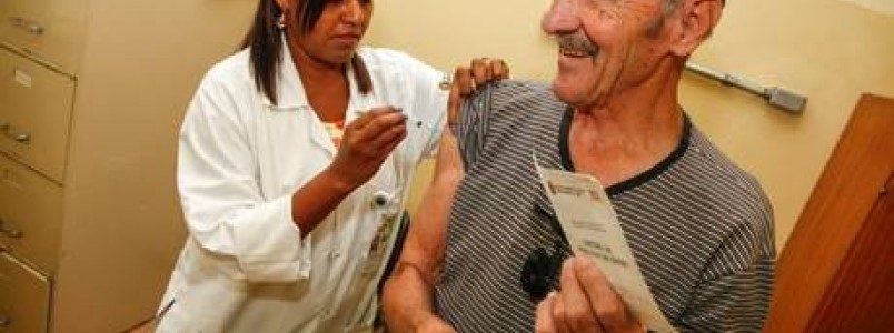 Vacinas contra gripe reduzem risco de ataque cardaco, segundo estudo